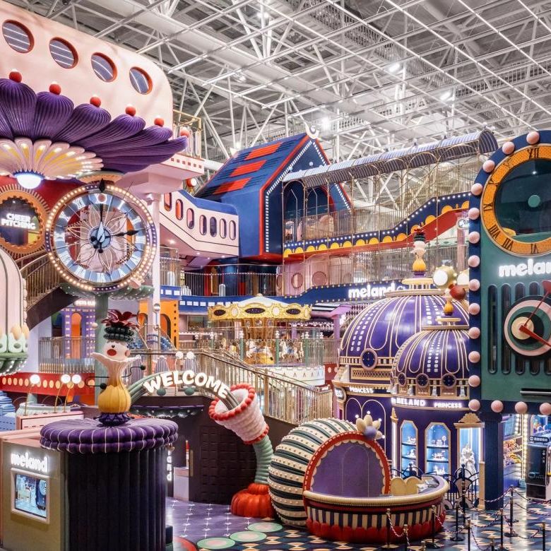 Installazione del parco per bambini del centro commerciale Art